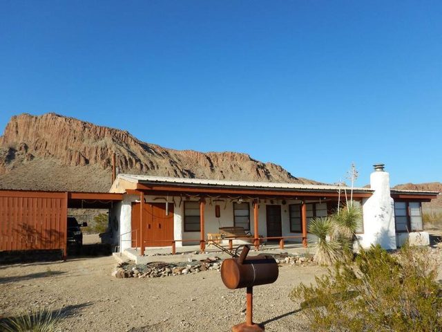 La Paloma Triste: Classic Adobe Near Big Bend NP