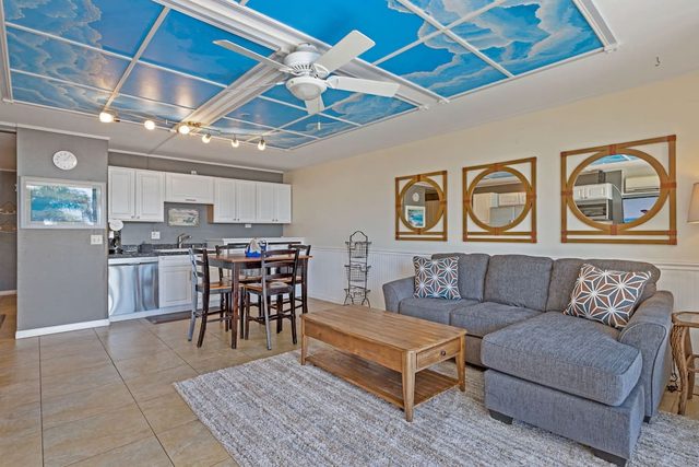 Island Surf 311  Oceanview!! Steps from the Ocean. Watch the morning Surfers! — Kihei, HI