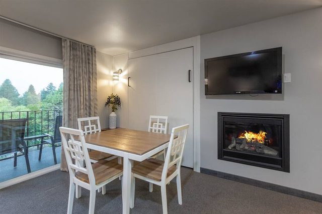 River Views + Prime Bend Location