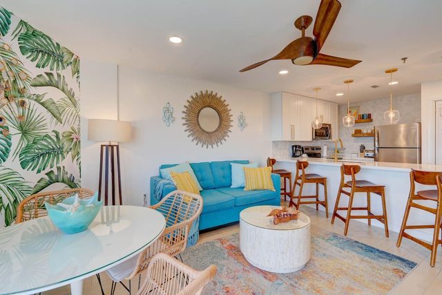 Tiki Time Top Floor King 1 BR 1BA — Tavernier, FL