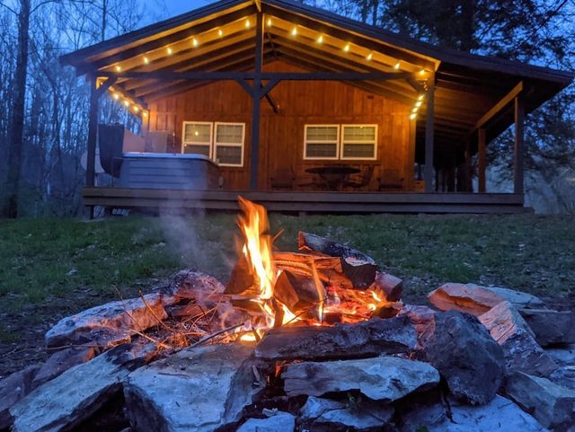 Rivers Bend - RRG - Hot Tub - Private — Frenchburg, KY