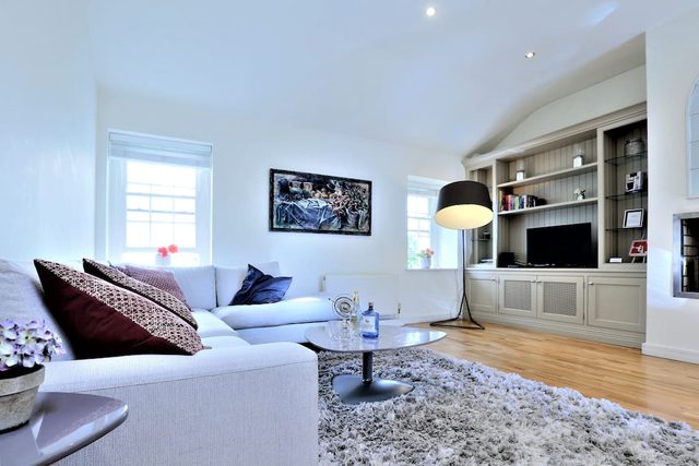 Elegant White Regency Townhouse with Terrace/Patio — Dublin, Leinster