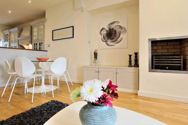 Elegant City Centre Regency Townhouse with Patio