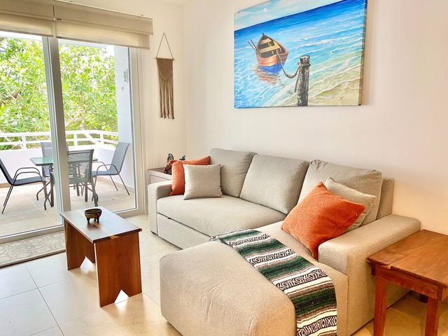 BEAUTIFUL 2 bed condo with jungle views!