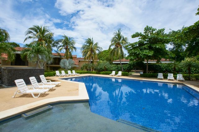 Snorkel’s Paradise Condo, Pool, Steps to the Beach