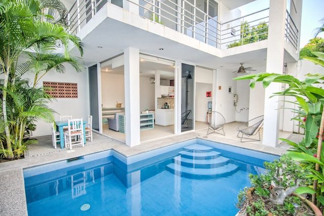 Golden Zone 1BR w/ Private Pool - Walk to Beach