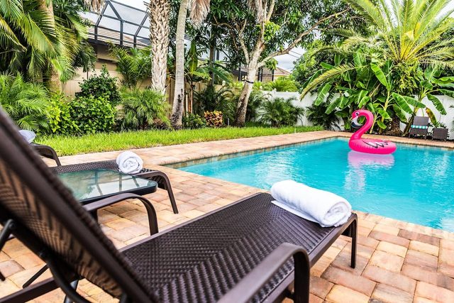 563 Park Place | Bougain"Villa" | Mins to Beaches