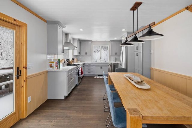 Brand New Kitchen & Bathrooms, close to Mt Snow!