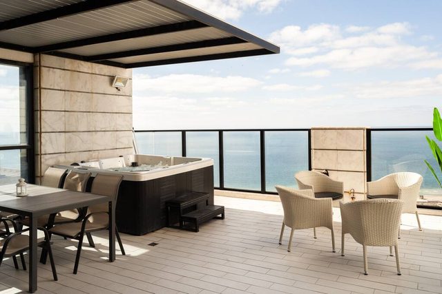 Luxury Penthouse w/ Jacuzzi & Sea View | Mamad