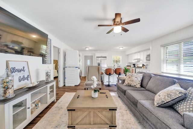 Cozy 4bedroom Bungalow in Davidson  Sleeps 10 — Davidson, NC