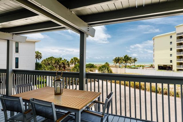 2/2 Oceanside Modern Condo with Amazing Ocean View