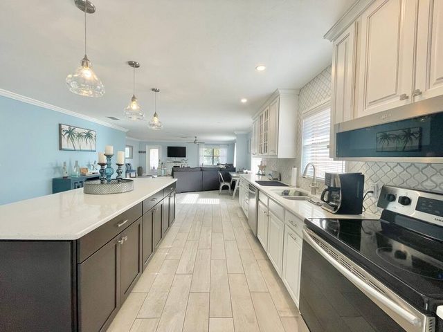 Searenity Escape - New Pool, Bikes, Parking, Near the Beach — Naples, FL