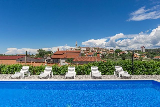 Holiday Home with heated pool in Višnjan