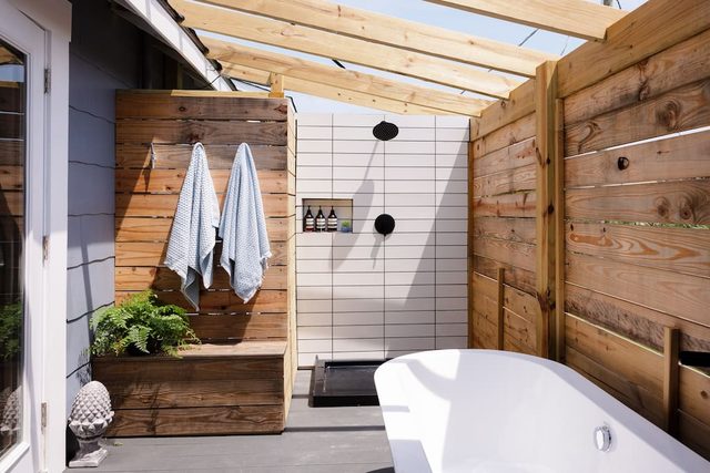 The House of Kai, Private Outdoor Tub & Shower — Carolina Beach, NC