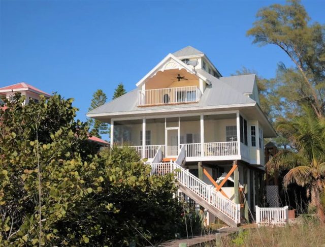Pura Vida: Stunning beachfront home, with private balcony! — Placida, FL