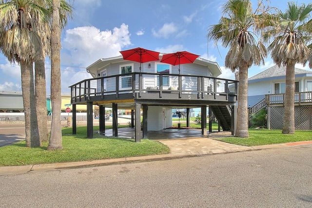 La Sirena | Pet Friendly | Community Pool