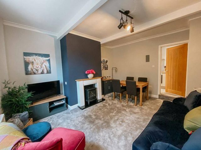 LITTLE RED HOLIDAY HOME // Luxe 2 bed accommodation in Halifax // West Yorkshire access to the Peak District