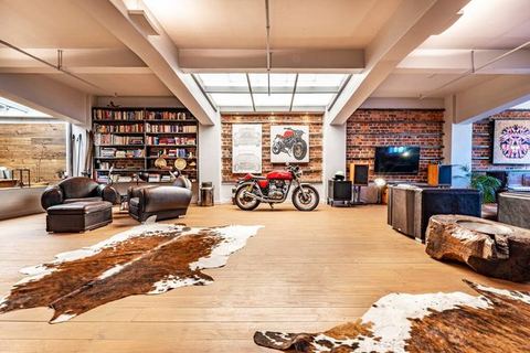 Luxury, entertainment for the whole family- with parking!
