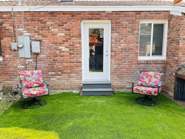 Sapphire by West University/pet OK/Sleeps 8