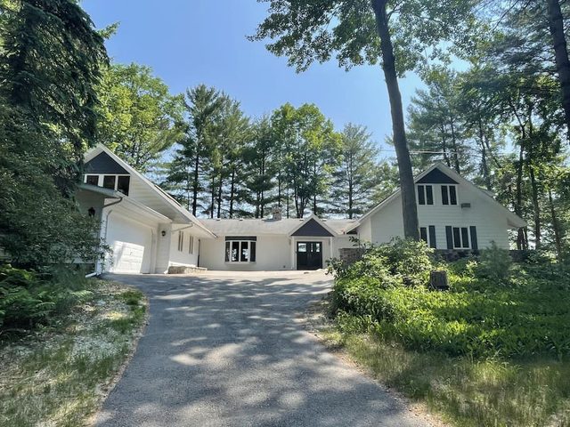 Little Wolf Hideaway | Private Lake Retreat — Lewiston, MI