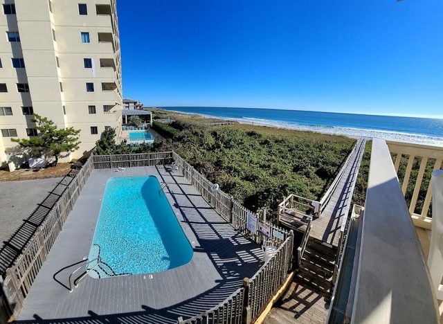 Oceanfront Lookout, pet friendly with pool