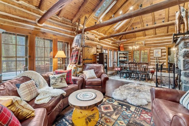 Coziest Creek Cabin- Idyllic, Authentic, Poconos