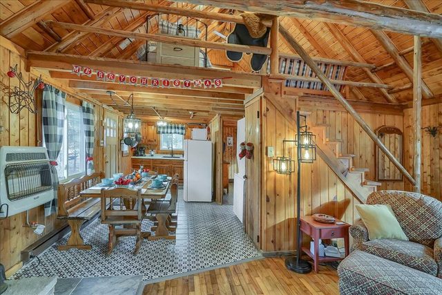 The Gingerbread-Pocono cozy w/hot tub near lakes! — Albrightsville, PA