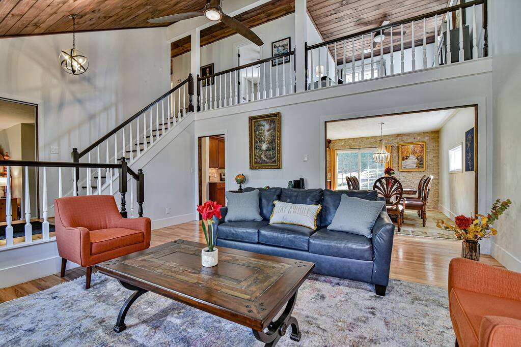 N. Asheville 5BR Retreat: Hot Tub, Fire Pit