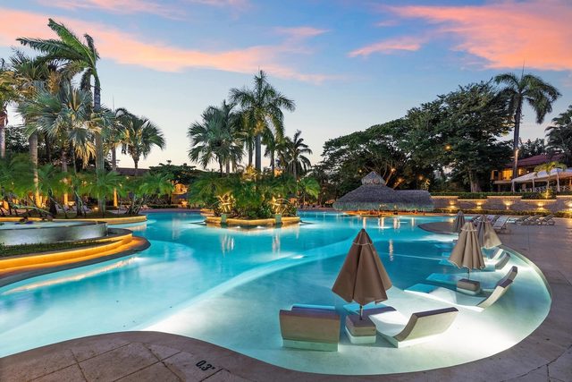 Ocean-View Oasis | Swim-Up Bar & Beach Access