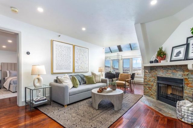 Slope Side Stylish Spacious Ski Resort Condo — Park City, UT
