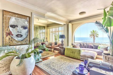 Luxurious, Sea-Front Apartment w/ Views & Parking