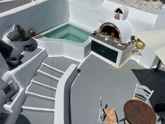 Santorini Villa w/ Hot Tub & Terrace, Near Fira — Fira, South Aegean