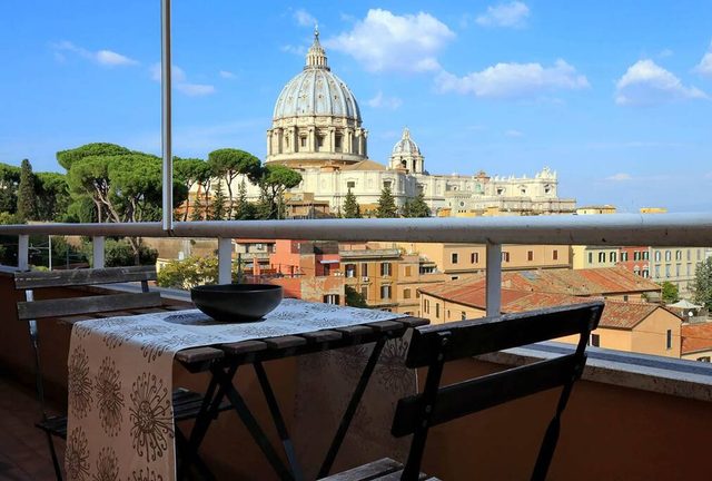 Saint Peter's Bright Apartment by Romeloft