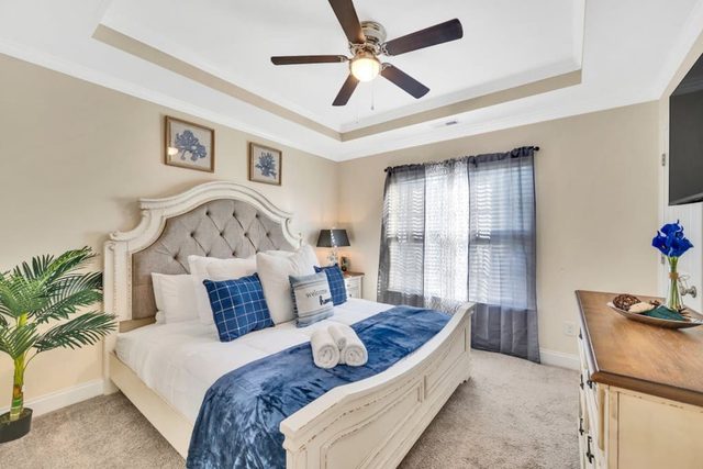 Cozy 2B Townhouse King Bed / Jacuzzi / TV in BRs