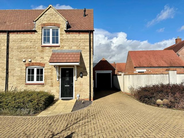 Homely 3 bedroomed House in Bicester
