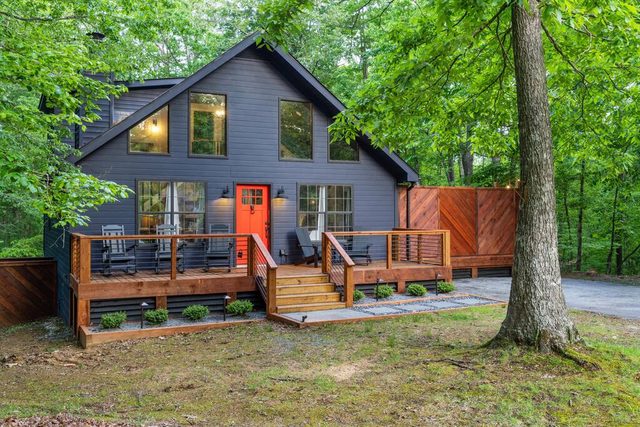 Black Lodge - Mountain Home w/ Hot Tub & Fire Pit