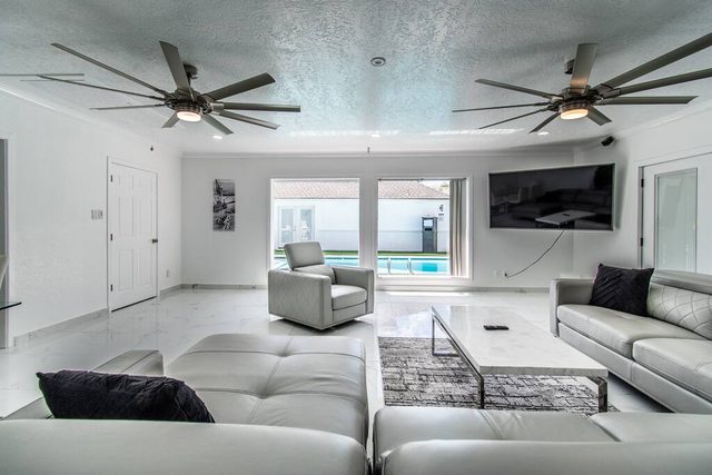 Sleeps 28 - Ocean View - Pearl on Ocean Dr, Combined Estate