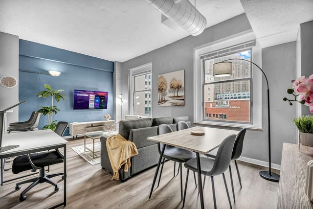 Modern 1B in Heart of Downtown • Pool & Spa • Gym