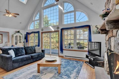 Beachview Chalet | Steps to Lake | Mins to Skiing