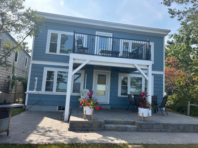9 Pond Ave