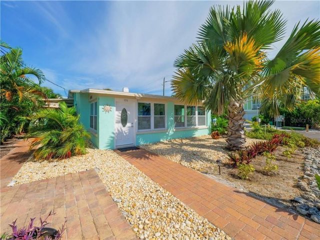 Darling Old Florida Beach Cottage Steps From Gulf!