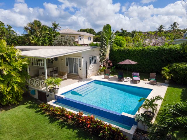 Three-bedroom West Coast retreat with pool