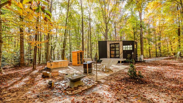 Wellness Cabin W/ Hot tub, Sauna, Cold Plunge.