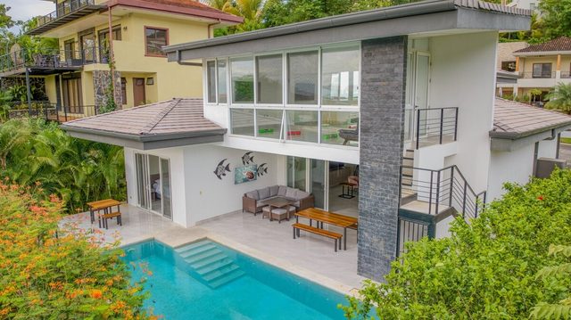 One Floor Living - Gated Community - Pool & BBQ