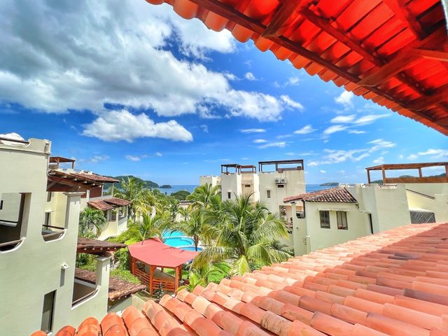 Oceanview Rooftop Patio - 5 Pools - Walk to Beach