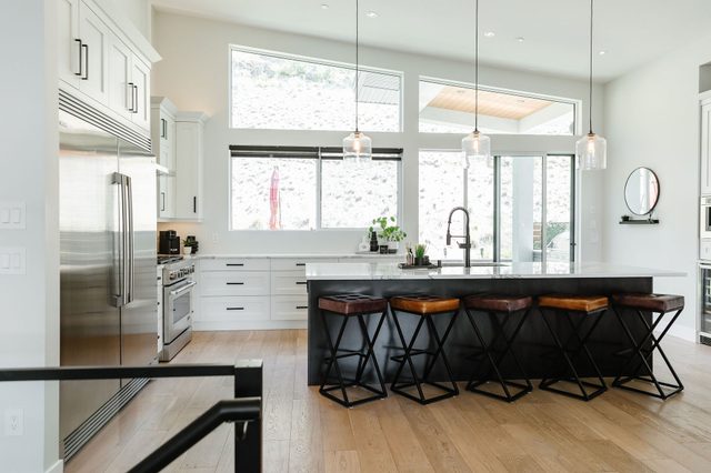 Luxury Lakeview Getaway | Hot Tub, Chef's Kitchen