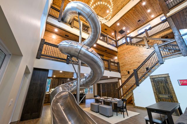 Chutes N Stars: Pool, Pond, Indoor 3-Story Slide