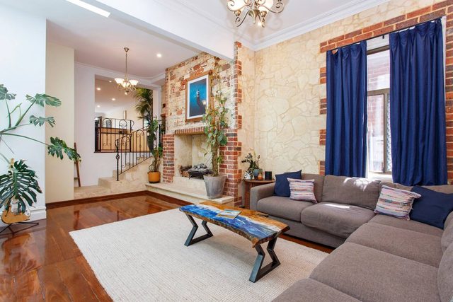 Spacious Central Fremantle Home w Spa bath &garden