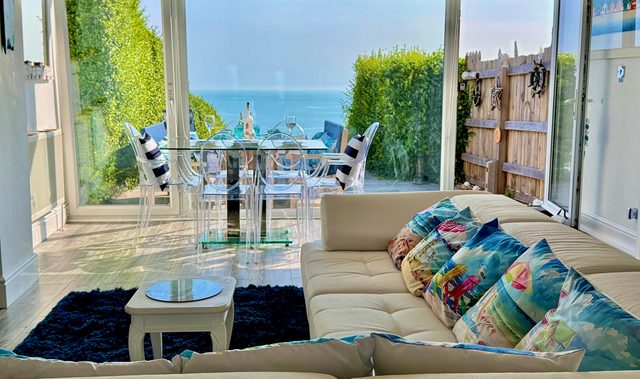 Wave Watcher – Seaview Escape Near Beach & Centre