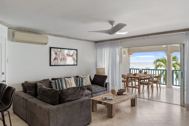 2-Bed Modern Apt with Sea Views